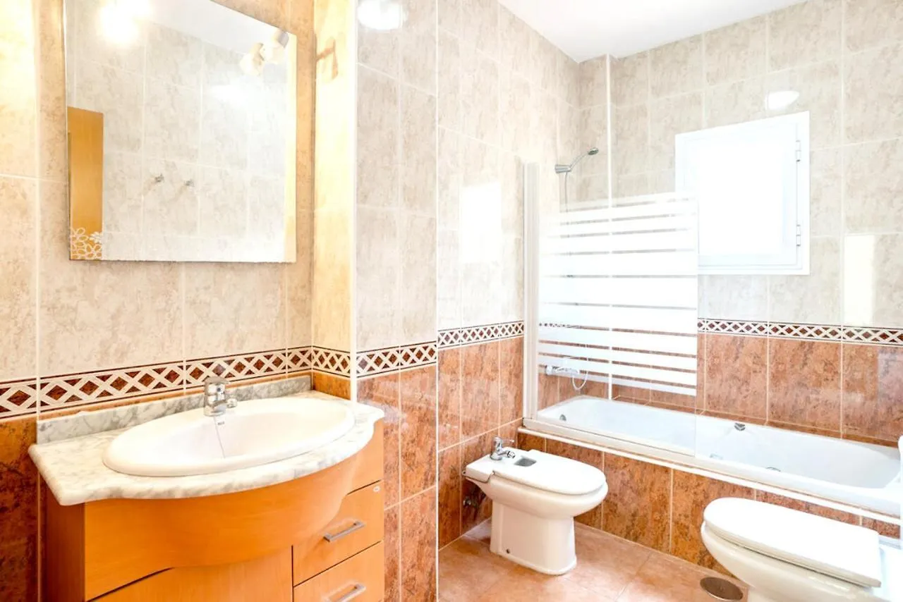 Inviting House In Lepe With Shared Pool. Villa Nyaraló